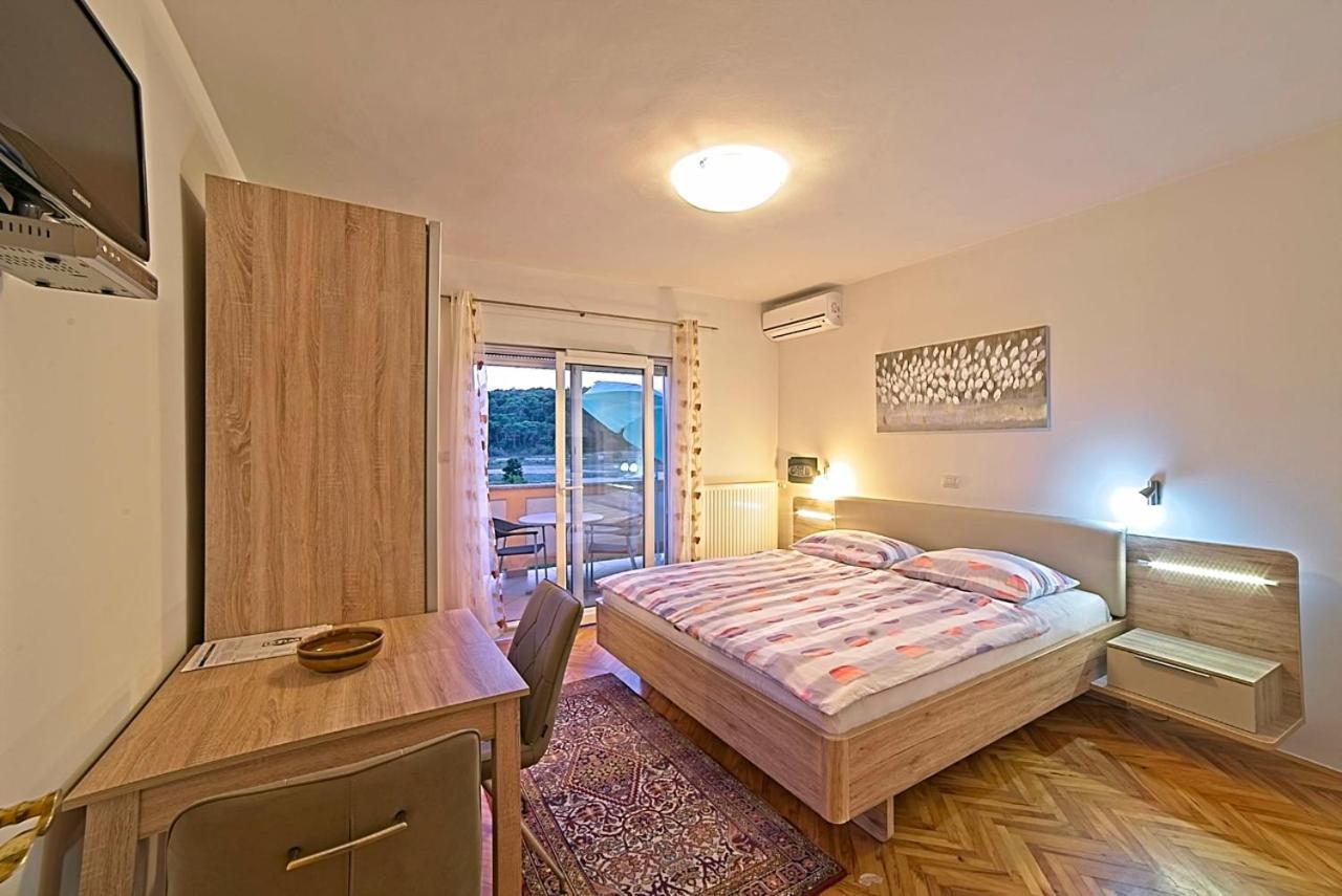 Studio Apartments Peric Rab Кампор Экстерьер фото